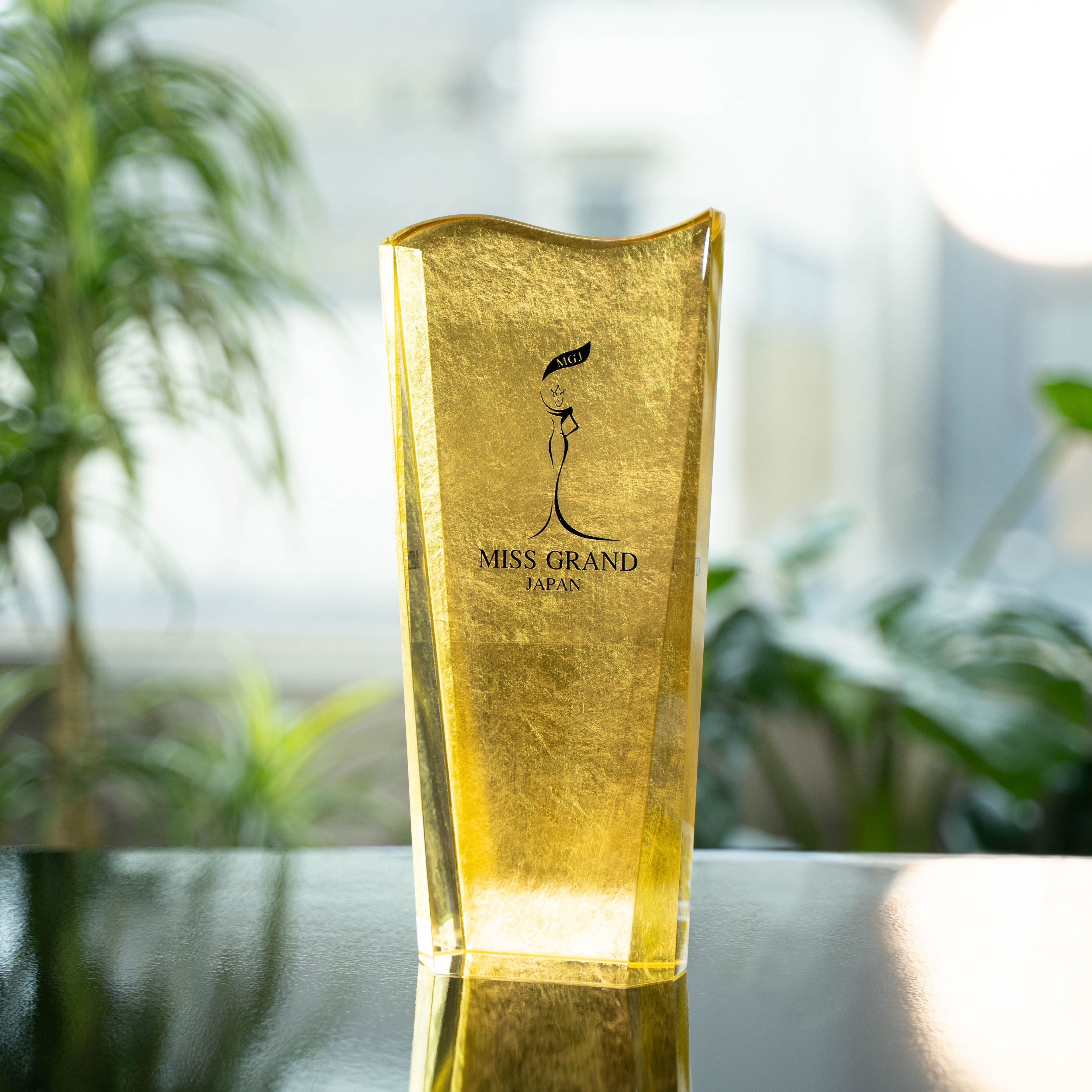 Miss Grand Japan 2025 / Mr Gay Japan 2025』 トロフィー、クリスタル